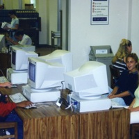 Students use desktop computers in Blackwell Library, 1999